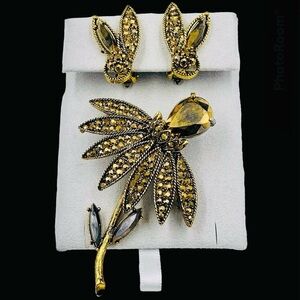 Vintage Hollycraft Aurum Rhinestone Flower Brooch Earring Set